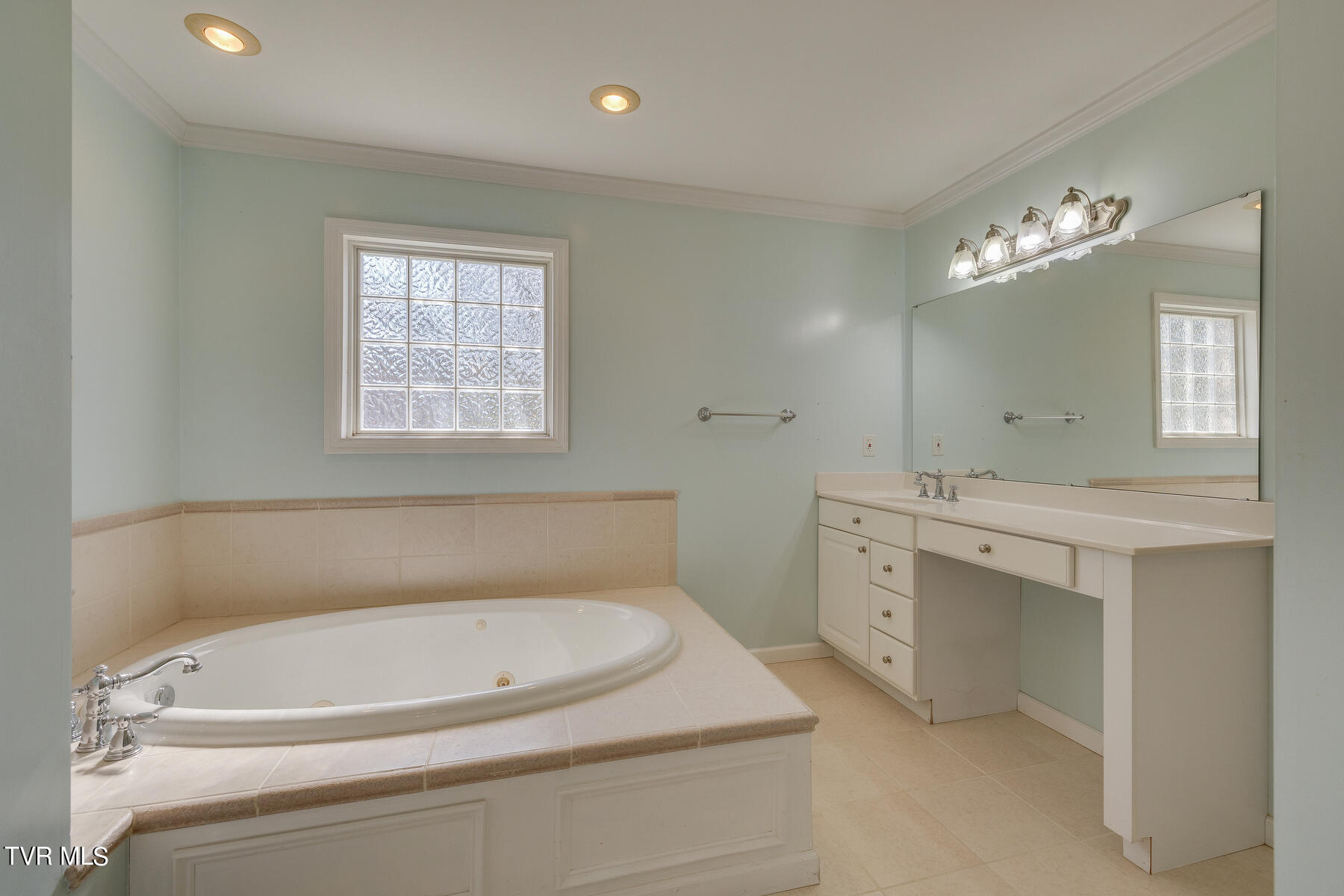 125 Rippling Run Road Kingsport, TN 37663 - Photo 26 of 61 Primary Bathroom