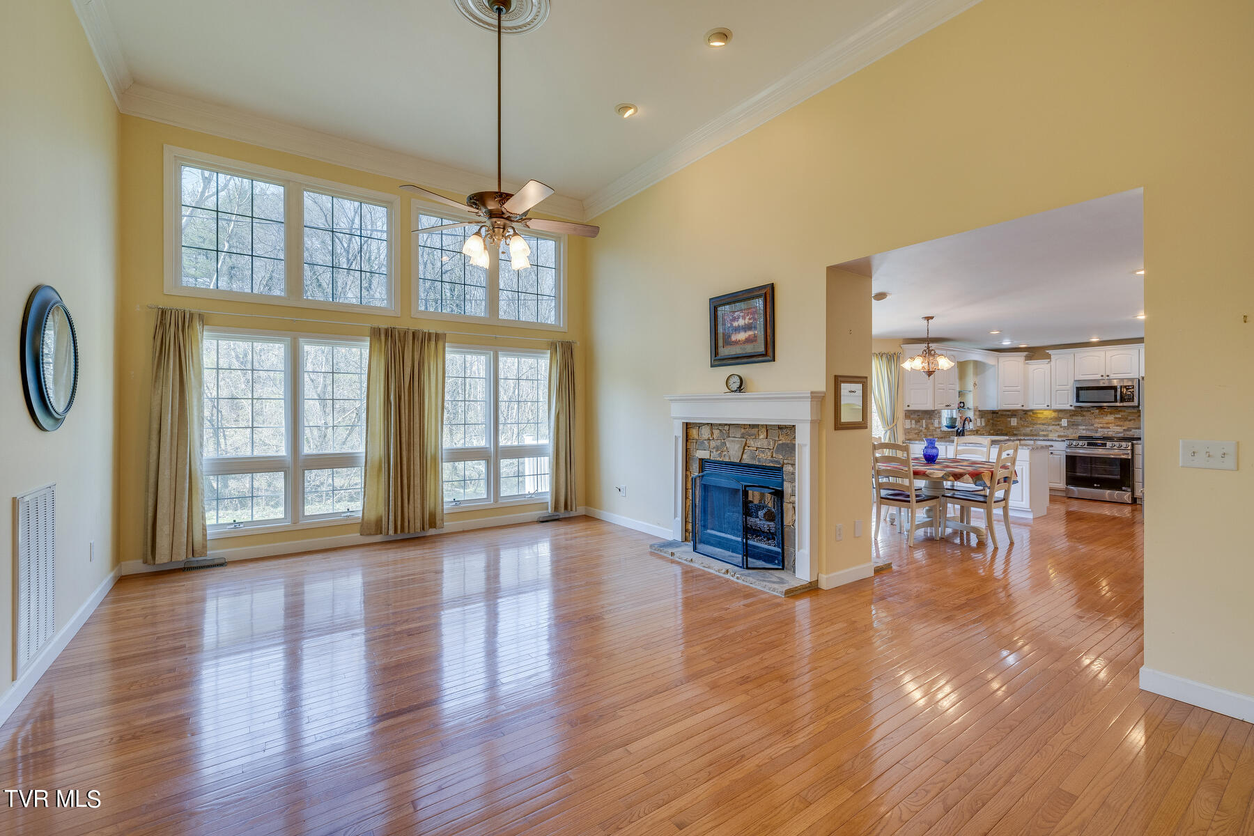 125 Rippling Run Road Kingsport, TN 37663 - Photo 8 of 61 Living Room