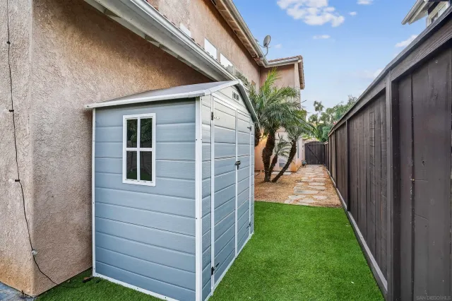 a view of a back yard of the house