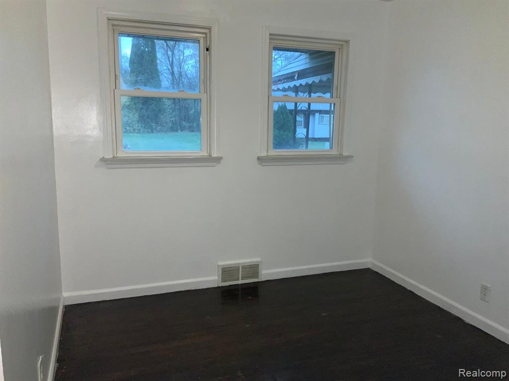 802 West Ridgeway Avenue Flint, MI 48505 - Photo 15 of 21
