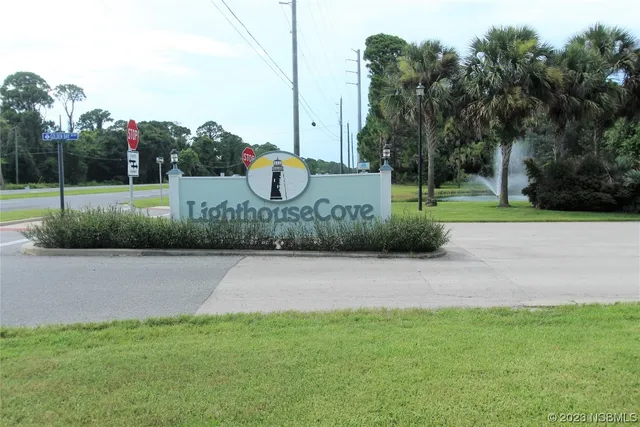 a view of a water fountain in front of a house
