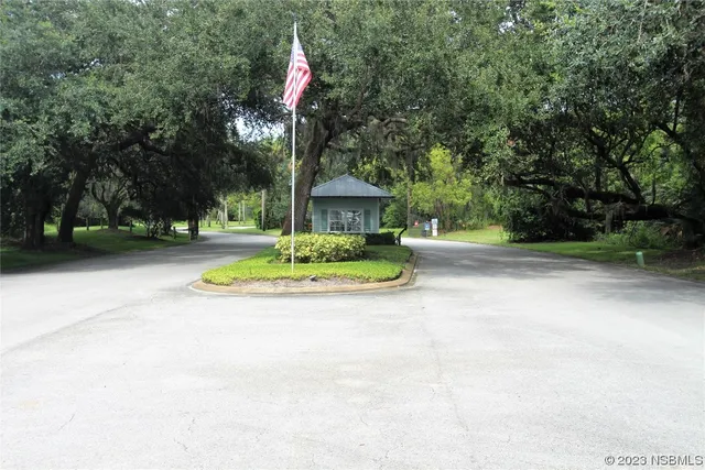 a view of a tennis court