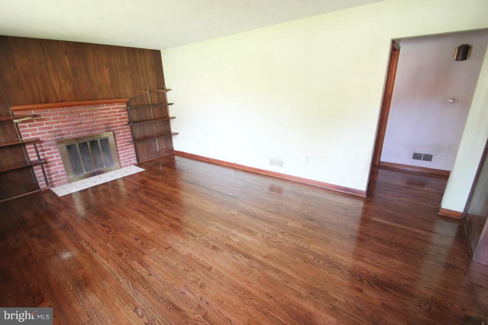 3711 Tuck Avenue Point of Rocks, MD 21777 - Photo 4 of 15 Living Room