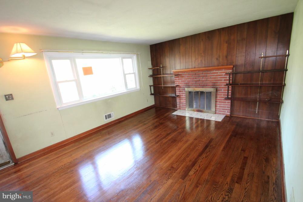 3711 Tuck Avenue Point of Rocks, MD 21777 - Photo 7 of 15 Living Room