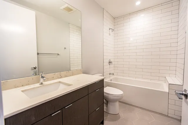 $3,095 | 4747 North Ashland Avenue, Unit 406, Chicago, IL 60640