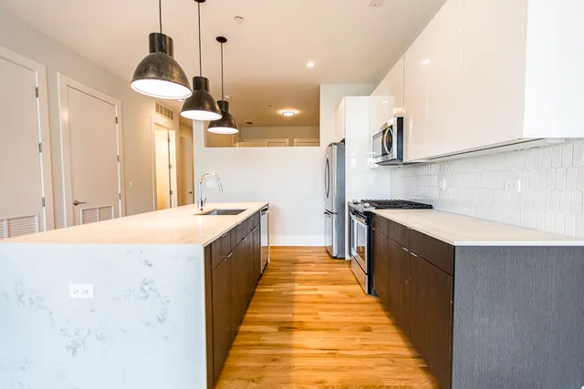 $3,095 | 4747 North Ashland Avenue, Unit 406, Chicago, IL 60640