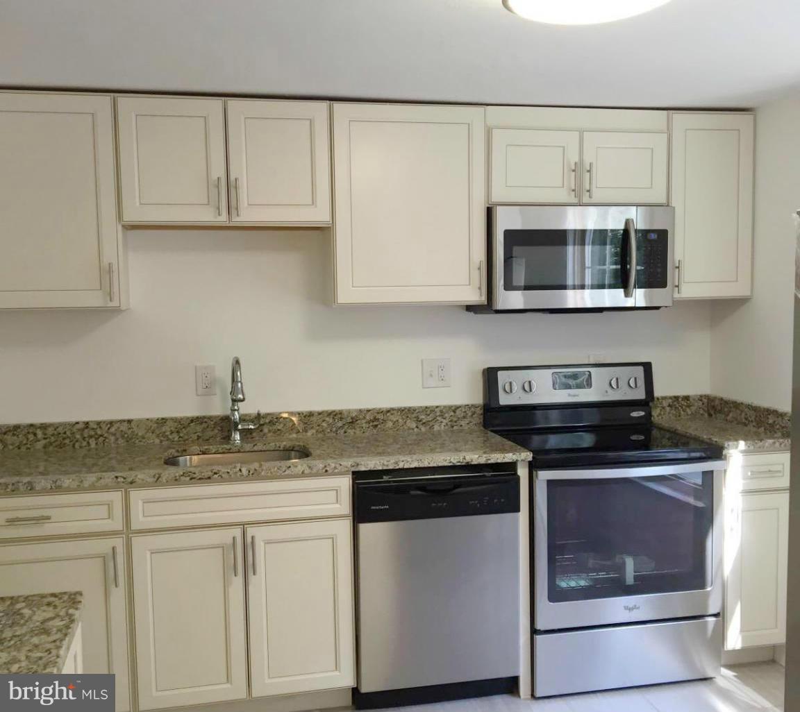 3409 Wayneswood Road Fort Washington, MD 20744 - Photo 3 of 17 Kitchen