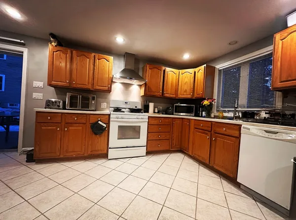 $2,900 | 203 Boston Post Road, Unit B, Wayland, MA 01778