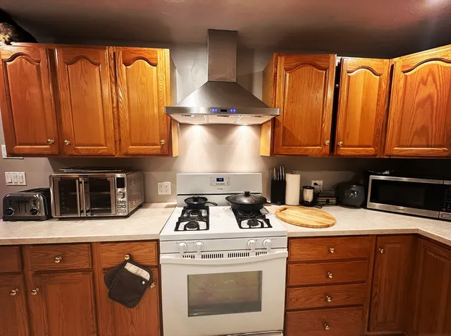 $2,900 | 203 Boston Post Road, Unit B, Wayland, MA 01778