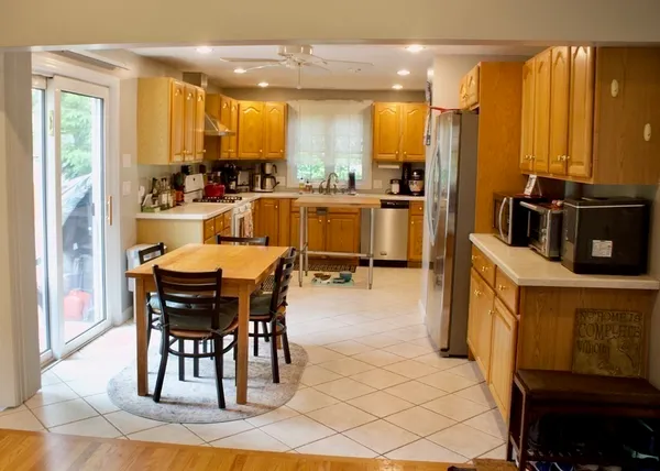 $2,900 | 203 Boston Post Road, Unit B, Wayland, MA 01778