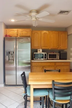 $2,900 | 203 Boston Post Road, Unit B, Wayland, MA 01778