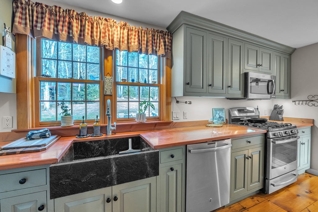 73 Champeaux Road Brimfield, MA 01010 - Photo 8 of 39