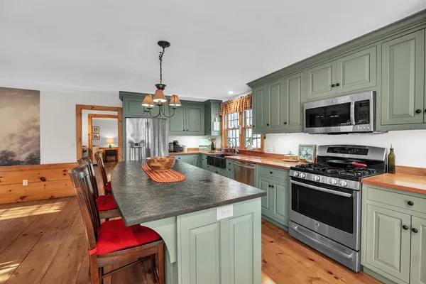 $4,950 | 73 Champeaux Road, Brimfield, MA 01010