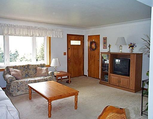 508 Highway 356 Apollo, PA 15613 - Photo 2 of 18 Living Room.