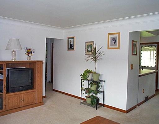 508 Highway 356 Apollo, PA 15613 - Photo 3 of 18 Living Room.