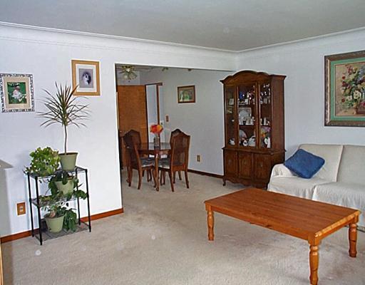 508 Highway 356 Apollo, PA 15613 - Photo 4 of 18 Living Room.