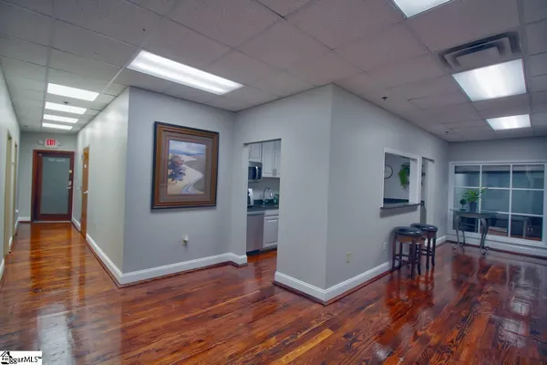 $550 | 200 North Main Street, Greenville, SC 29601