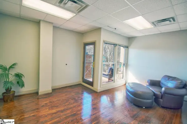 $550 | 200 North Main Street, Greenville, SC 29601