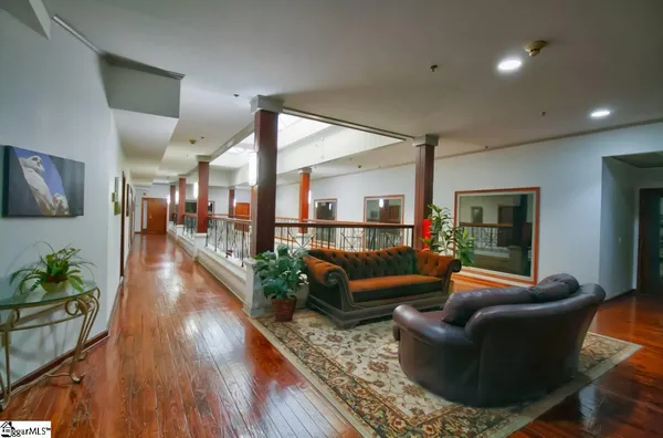 $550 | 200 North Main Street, Greenville, SC 29601