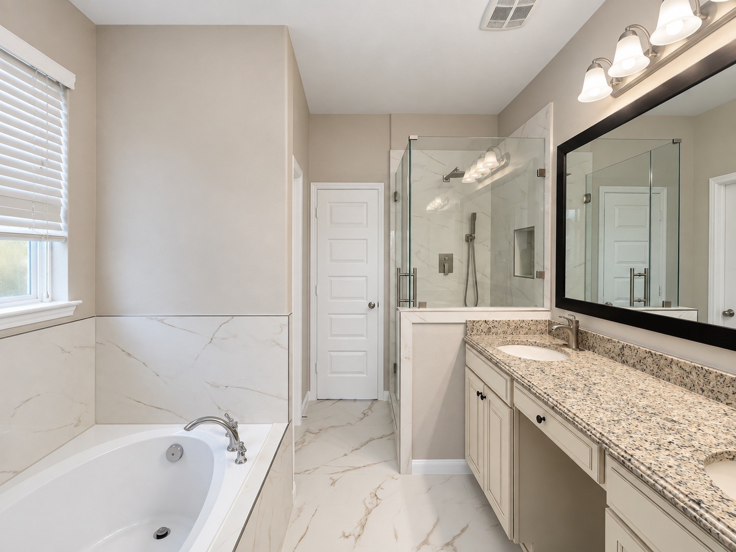 11014 Royale Ridge Lane Houston, TX 77089 - Photo 4 of 6 Gallery Image 4