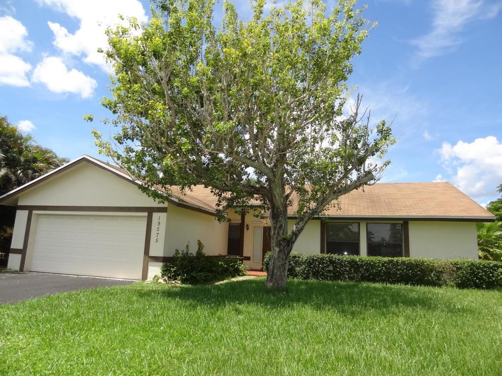 19575 Carolina Circle Boca Raton, FL 33434 - Photo 1 of 5 House front
