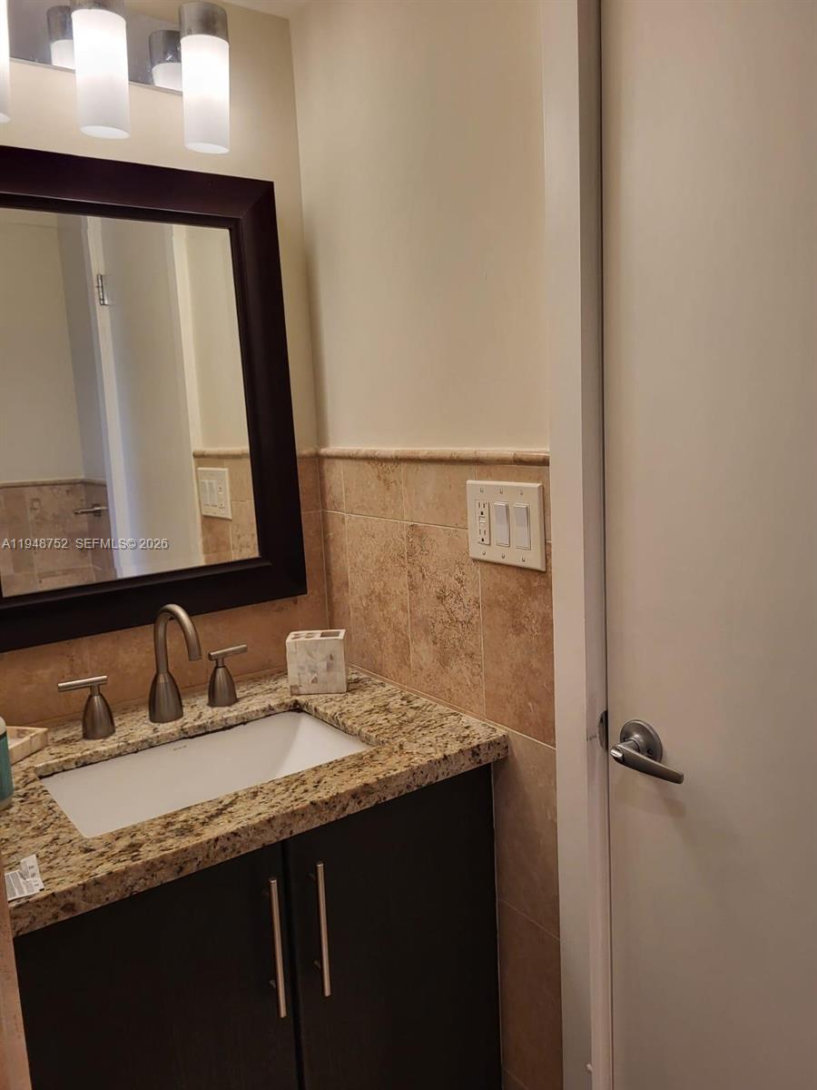 1340 Lincoln Road, Unit 804 Miami Beach, FL 33139 - Photo 12 of 16