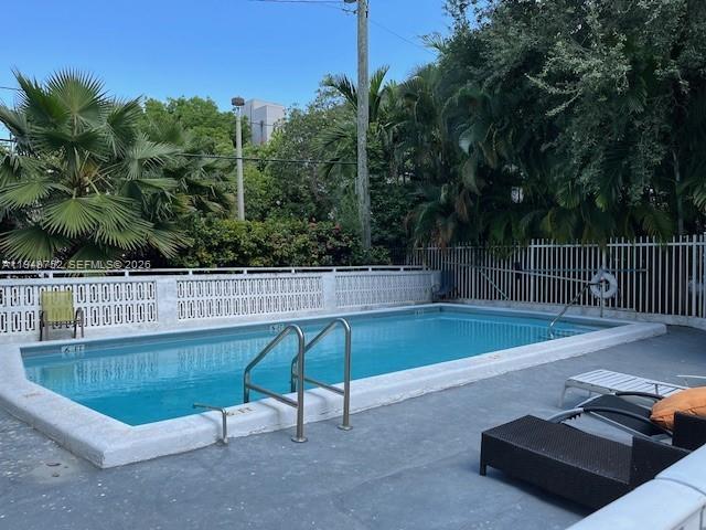 1340 Lincoln Road, Unit 804 Miami Beach, FL 33139 - Photo 15 of 16
