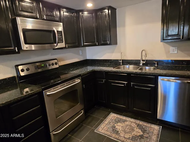 $2,990 | 8422 North Central Avenue, Unit B, Phoenix, AZ 85020