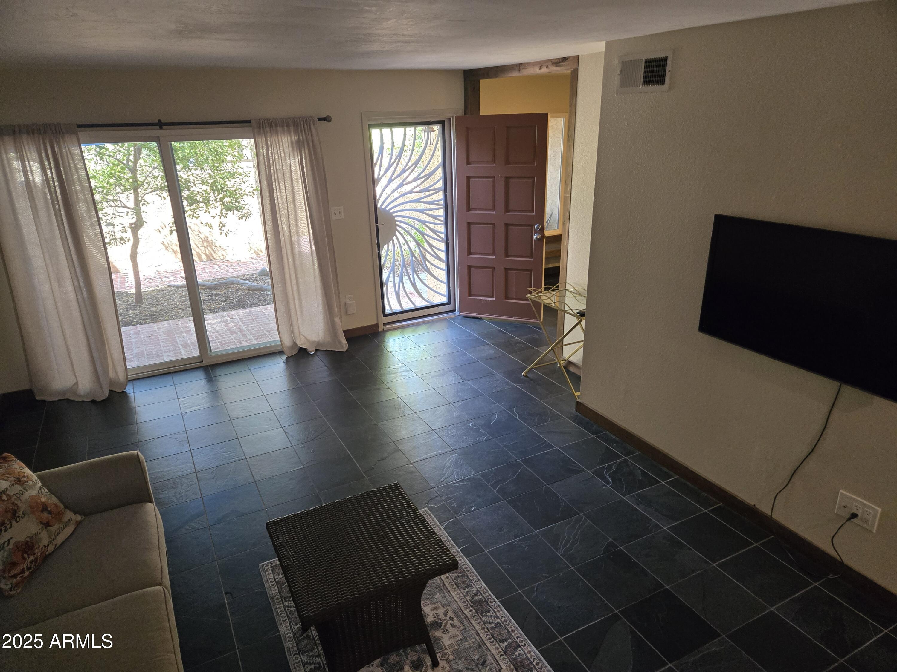 8422 North Central Avenue, Unit B Phoenix, AZ 85020 - Photo 22 of 64 20250814_103319