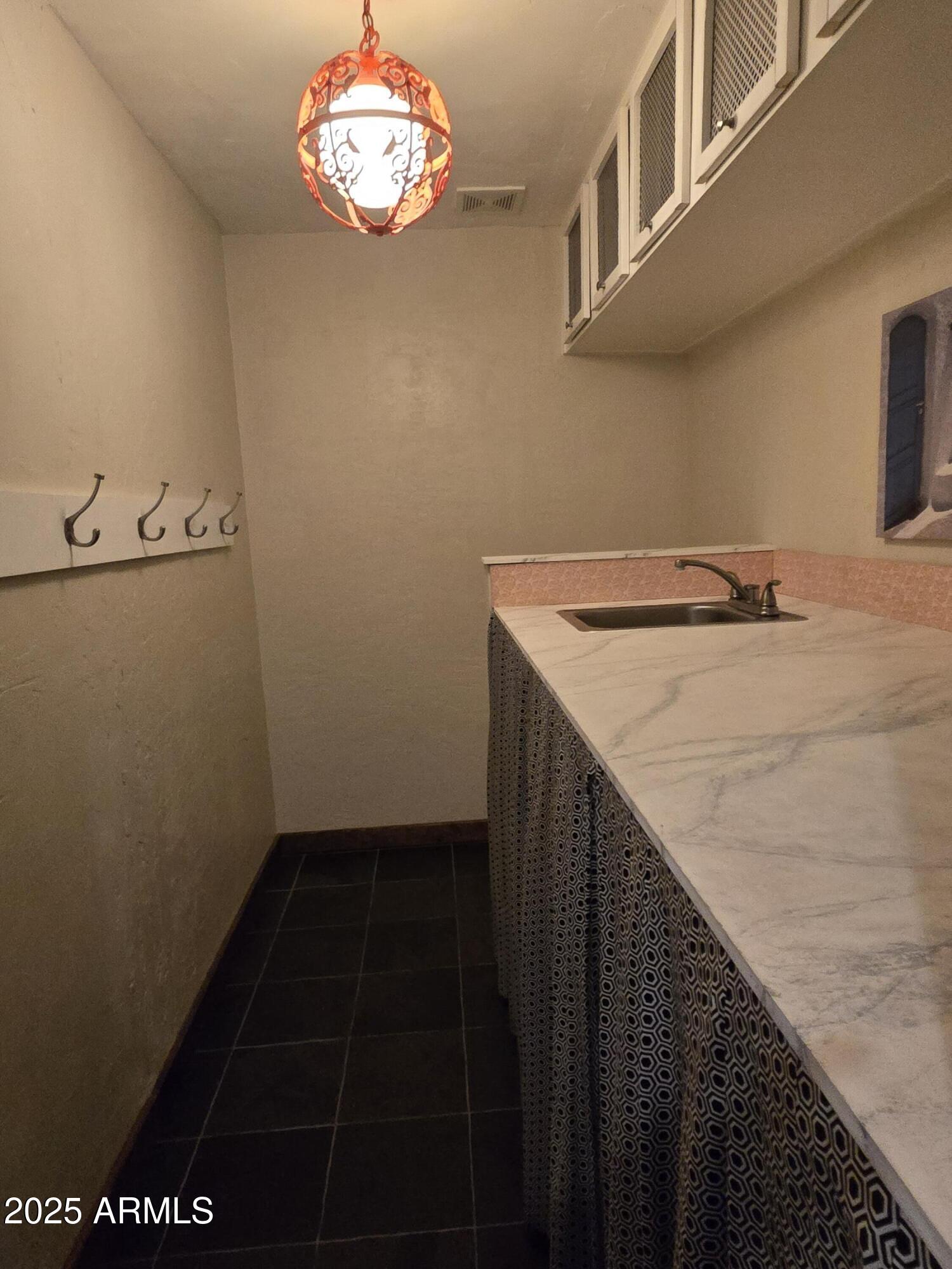 8422 North Central Avenue, Unit B Phoenix, AZ 85020 - Photo 24 of 64 20250814_103132