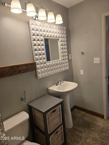 $2,990 | 8422 North Central Avenue, Unit B, Phoenix, AZ 85020