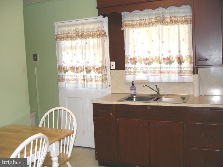 280 County Line Road Wayne, PA 19087 - Photo 9 of 16 Kitchen
