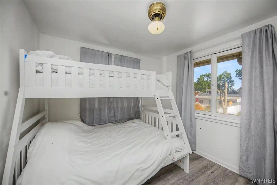 9326 Rivershore Drive Niagara Falls, NY 14304 - Photo 22 of 33 2nd floor bedroom