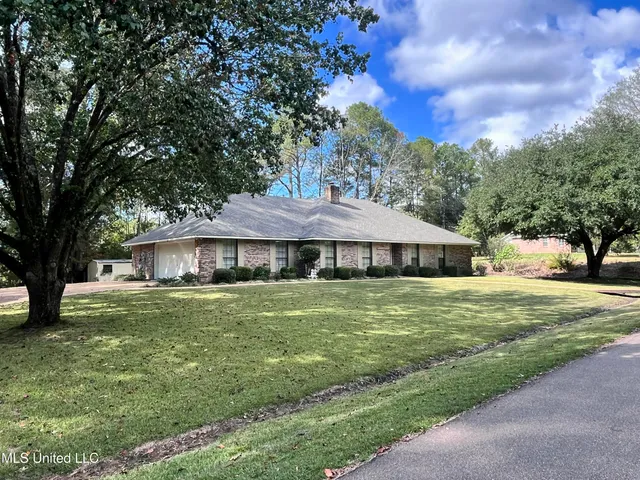 $299,900 | 103 Stanton Hall Drive, Florence, MS 39073