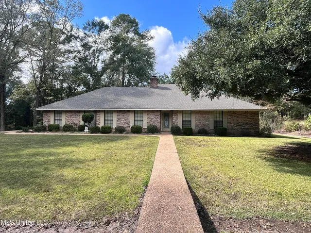 $299,900 | 103 Stanton Hall Drive, Florence, MS 39073