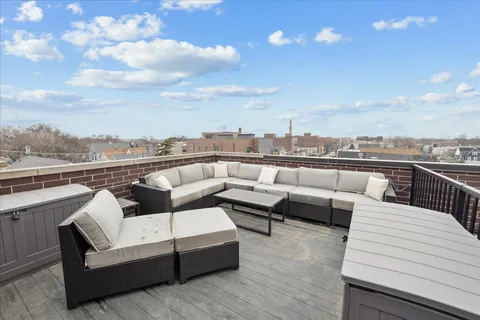 $539,900 | 3035 West Belmont Avenue, Unit 2E, Chicago, IL 60618