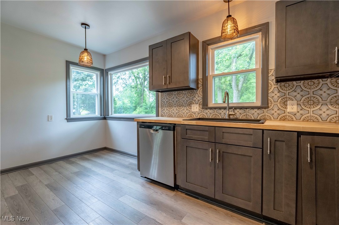 5728 Dailey Road New Franklin, OH 44319 - Photo 6 of 33