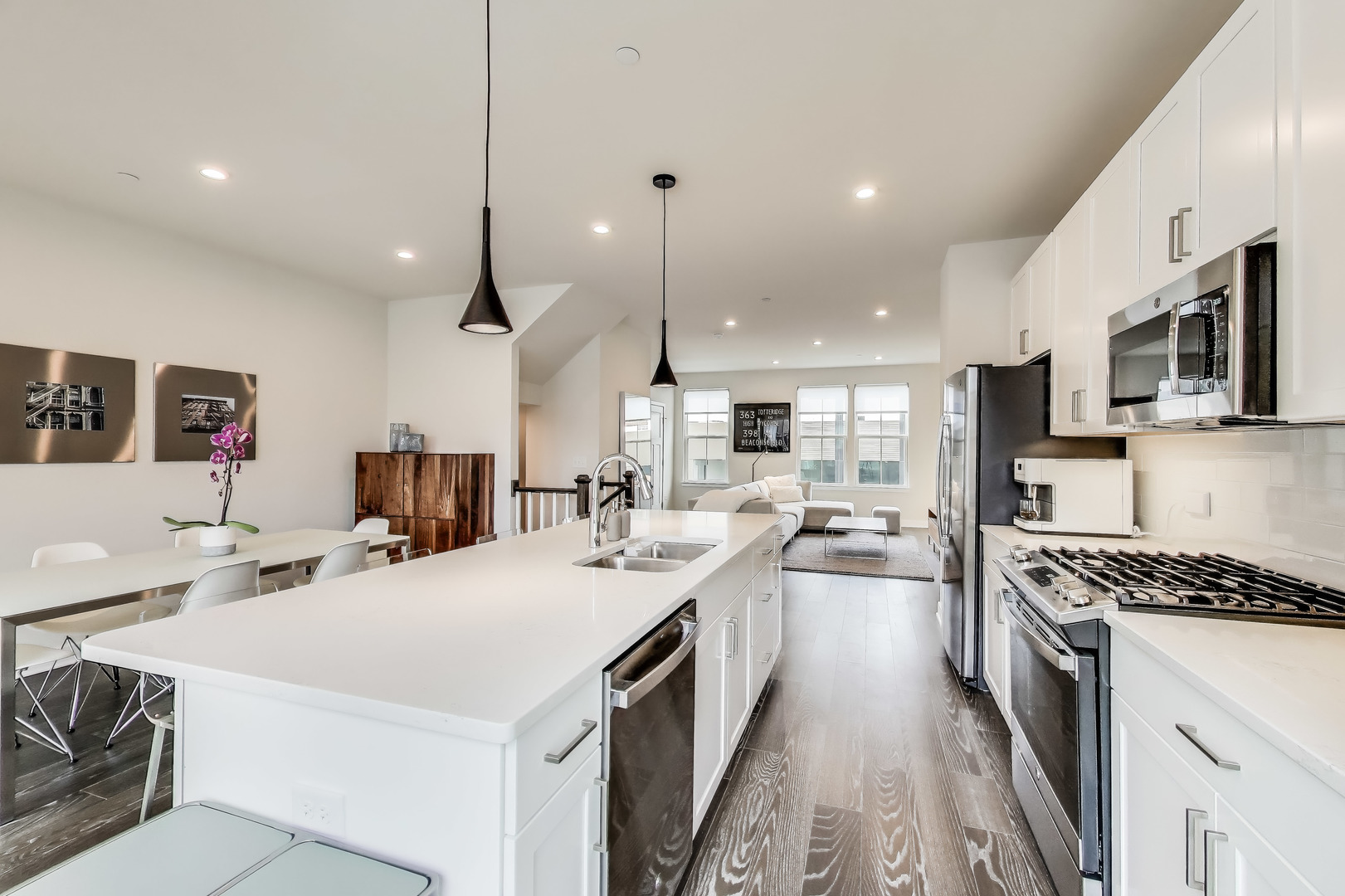 205 Dawson Drive Mount Prospect, IL 60056 - Photo 9 of 28 a kitchen with a sink stove and microwave