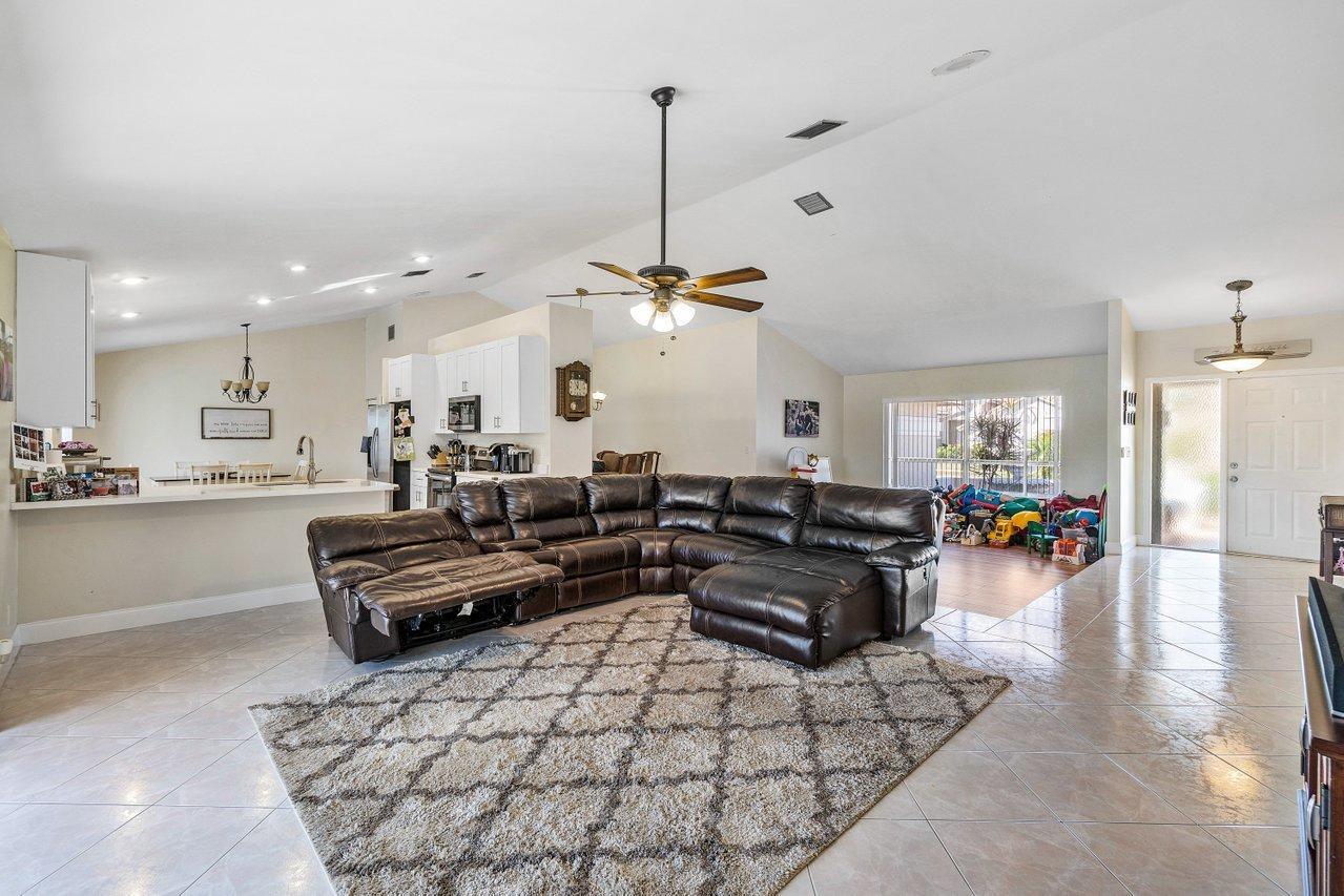 9533 El Clair Ranch Road Boynton Beach, FL 33437 - Photo 6 of 33 011-9533ElClairRanchRoad-BoyntonBeach-FL