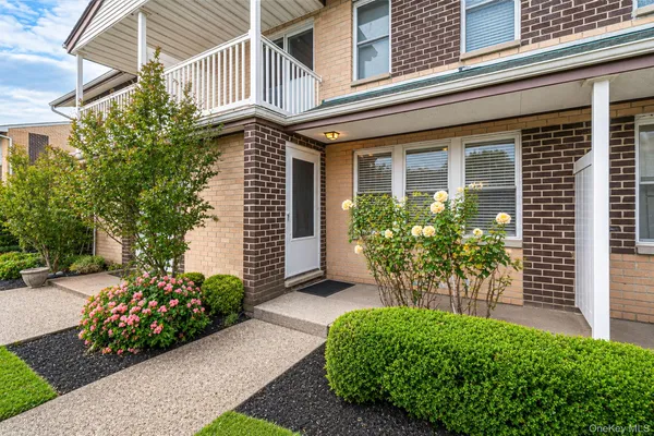 $235,000 | 312 Artist Lake Drive, Unit 312, Middle Island, NY 11953