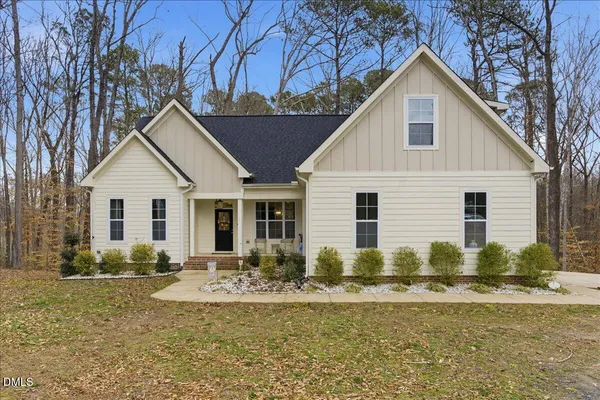 a front view of house with yard