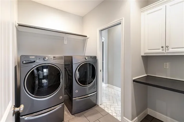 $999,000 | 15701 Canterbury Street, Overland Park, KS 66224