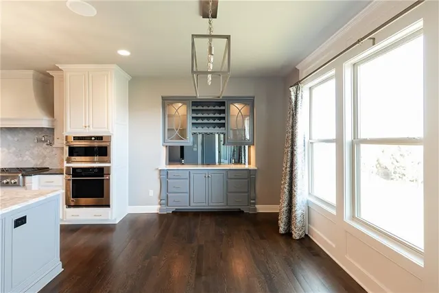 $999,000 | 15701 Canterbury Street, Overland Park, KS 66224