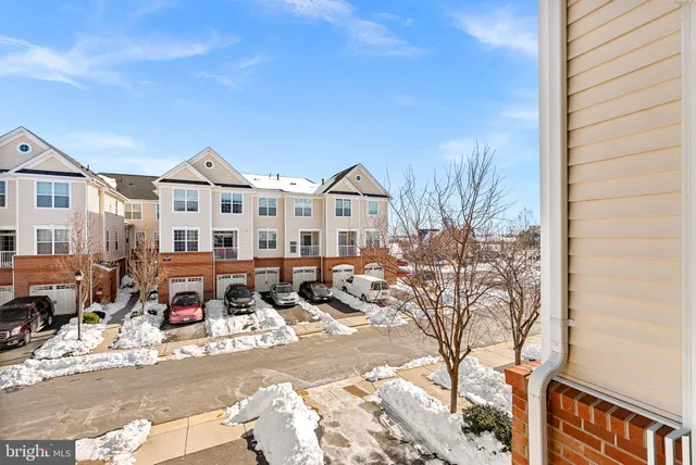 $520,000 | 23305 Milltown Knoll Square, Unit 113, Ashburn, VA 20148