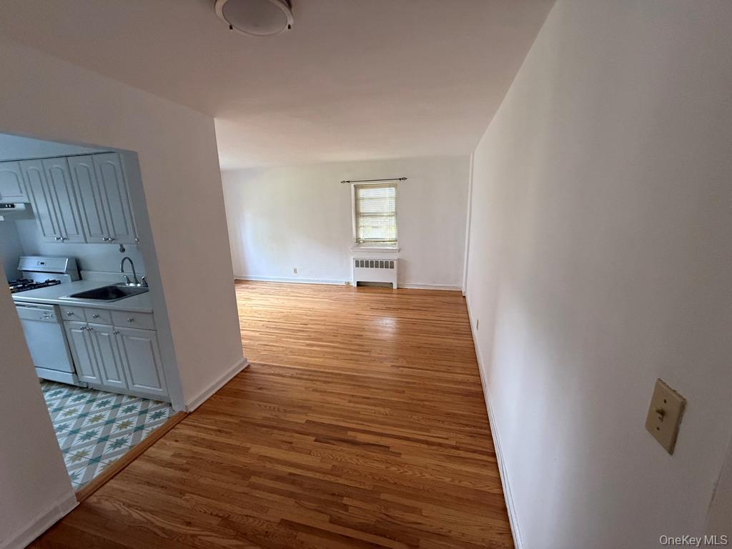 221 Middle Neck Road, Unit C1 Great Neck, NY 11021 - Photo 4 of 18
