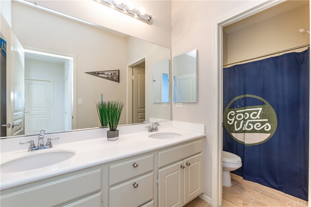 24002 Cornelia Place Valencia, CA 91354 - Photo 16 of 28 upstairs bathroom btwn 2 bedrooms