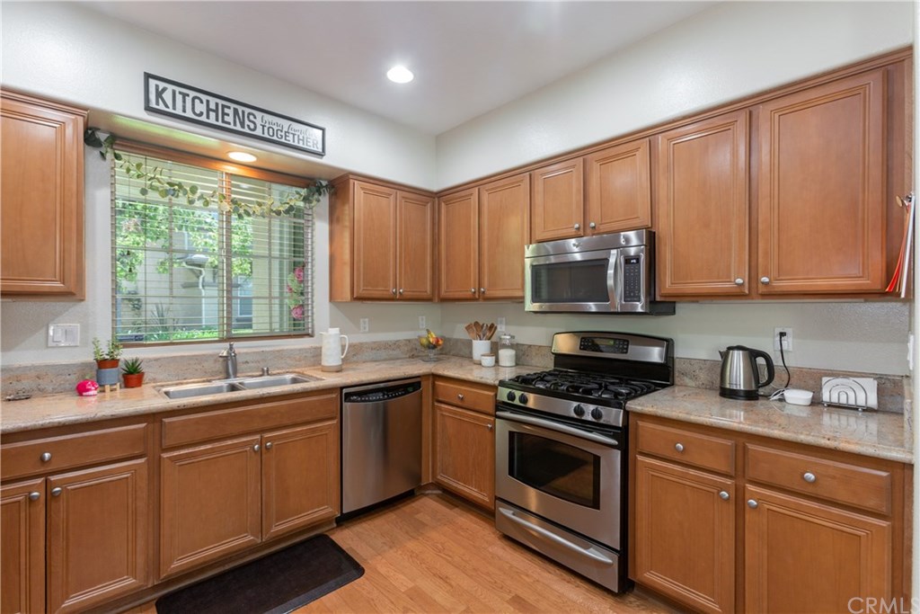 24002 Cornelia Place Valencia, CA 91354 - Photo 7 of 28 Kitchen