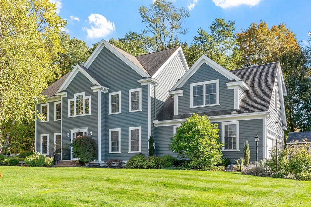 27 Garfield Avenue Danvers, MA 01923 - Photo 1 of 41