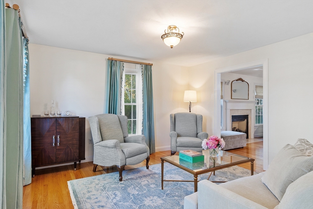 27 Garfield Avenue Danvers, MA 01923 - Photo 11 of 41