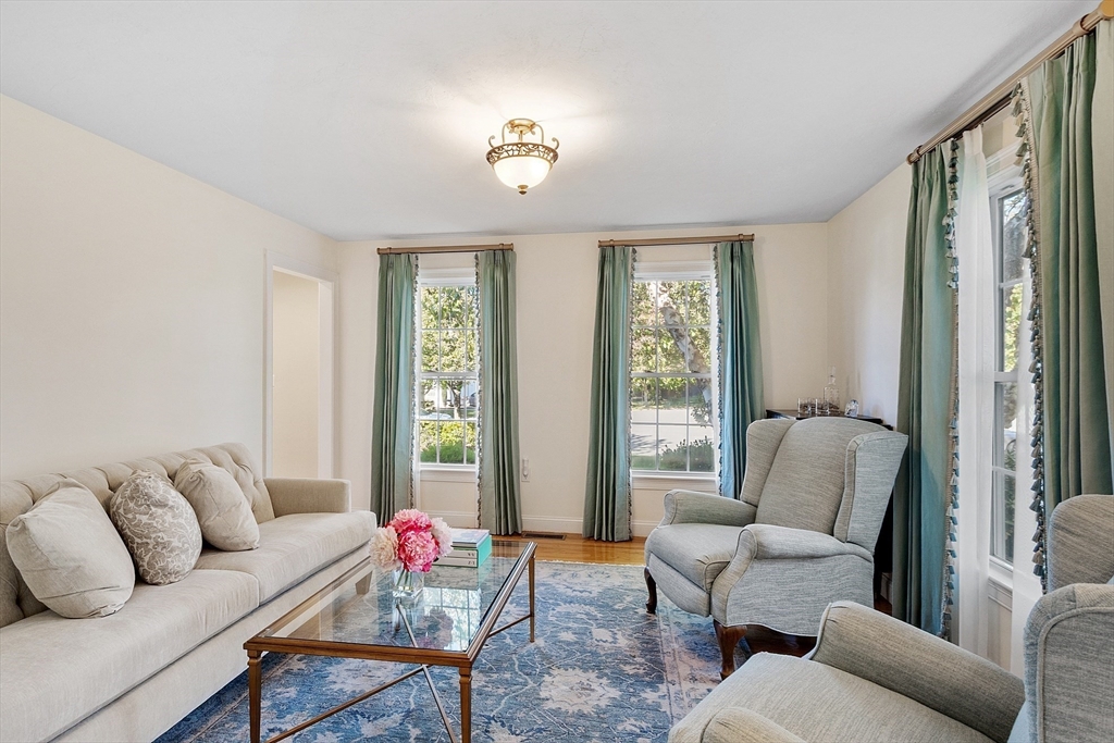 27 Garfield Avenue Danvers, MA 01923 - Photo 12 of 41
